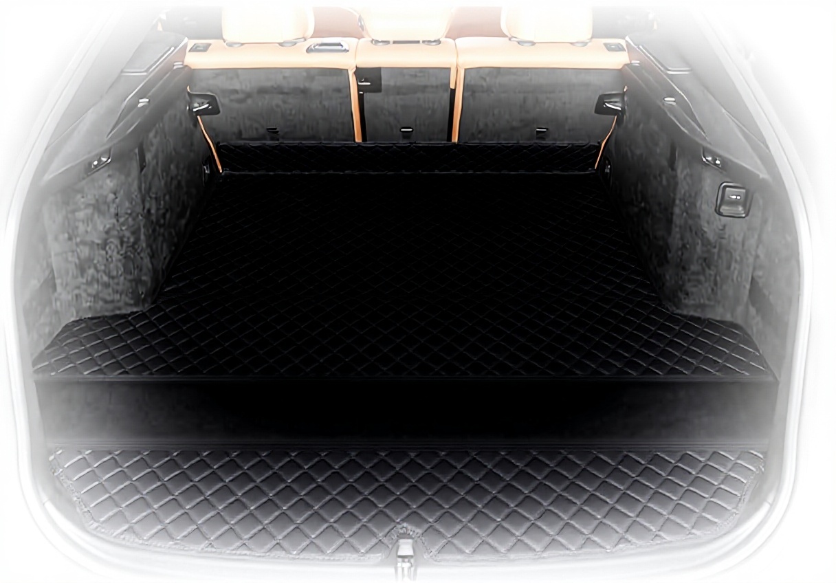 Tappetini bagagliaio Kazio installati in Peugeot 5008